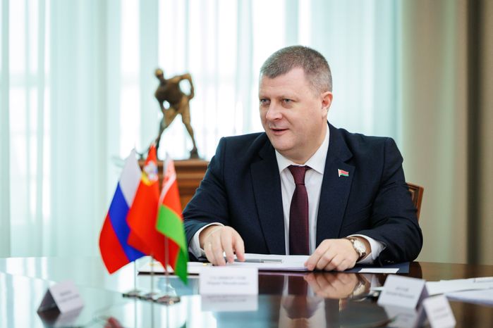Андрей Воробьев провел рабочую встречу с главой администрации президента Республики Беларусь