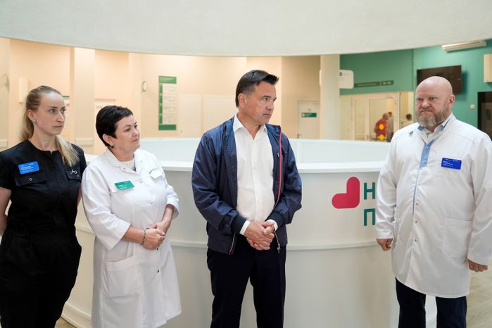 Андрей Воробьев проверил готовность детской поликлиники в Чехове к открытию