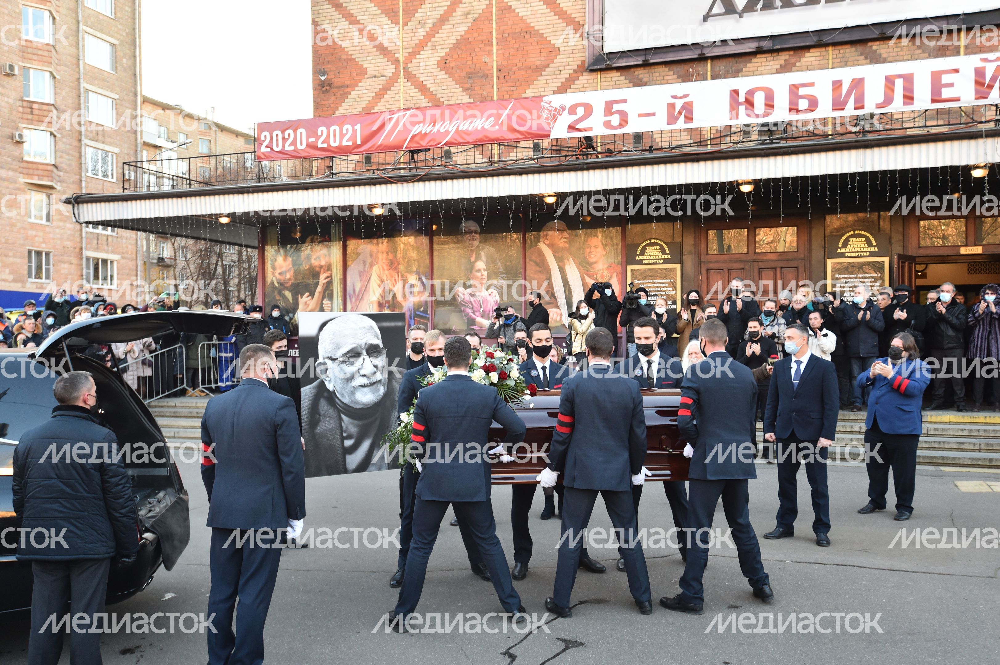 Церемония прощания с Арменом Джигарханяном в Москве