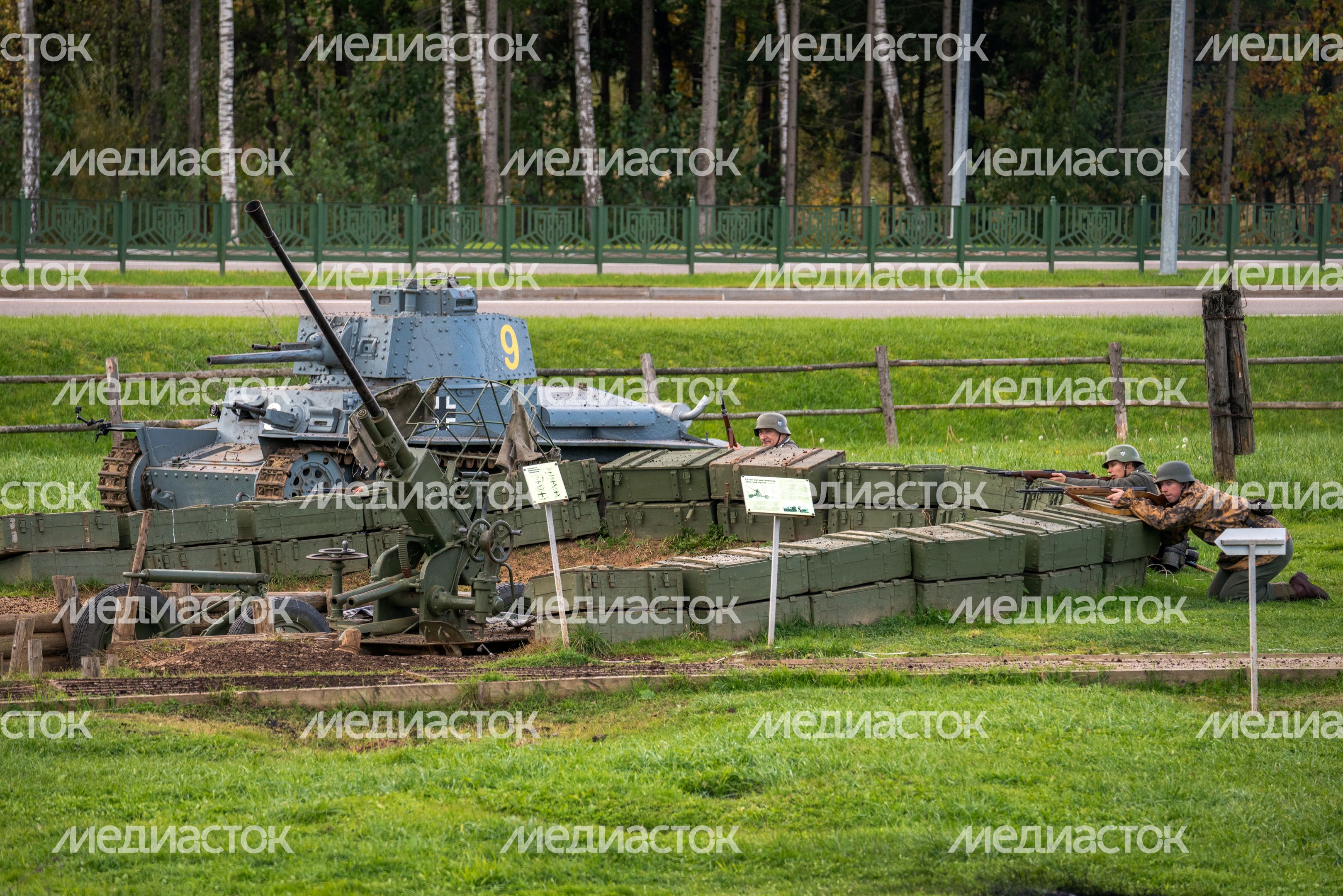 Военно-историческая реконструкция «Последний провыв. Суровая осень 41-го года» в Центральном парке «Патриот» Военно-историческая реконструкция «Последний провыв. Суровая осень 41-го года» в Центральном парке «Патриот»