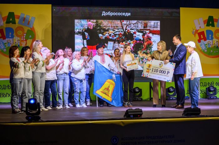 Финалисты из Реутова команда "Добрососеды" получила в награду сертификат на 110 тысяч рублей