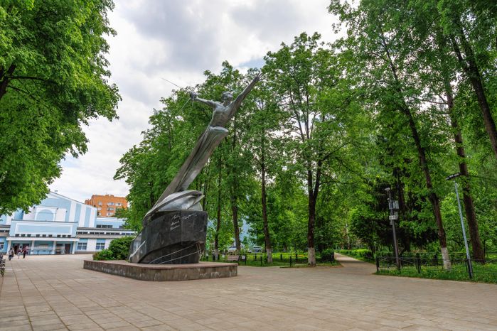 Монумент «Слава покорителям космоса» в поселке Монино округа Щелково