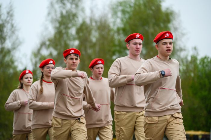 Военно-патриотическая игра «Юнармия, вперед!», посвященная Дню Победы, в Горках Ленинских