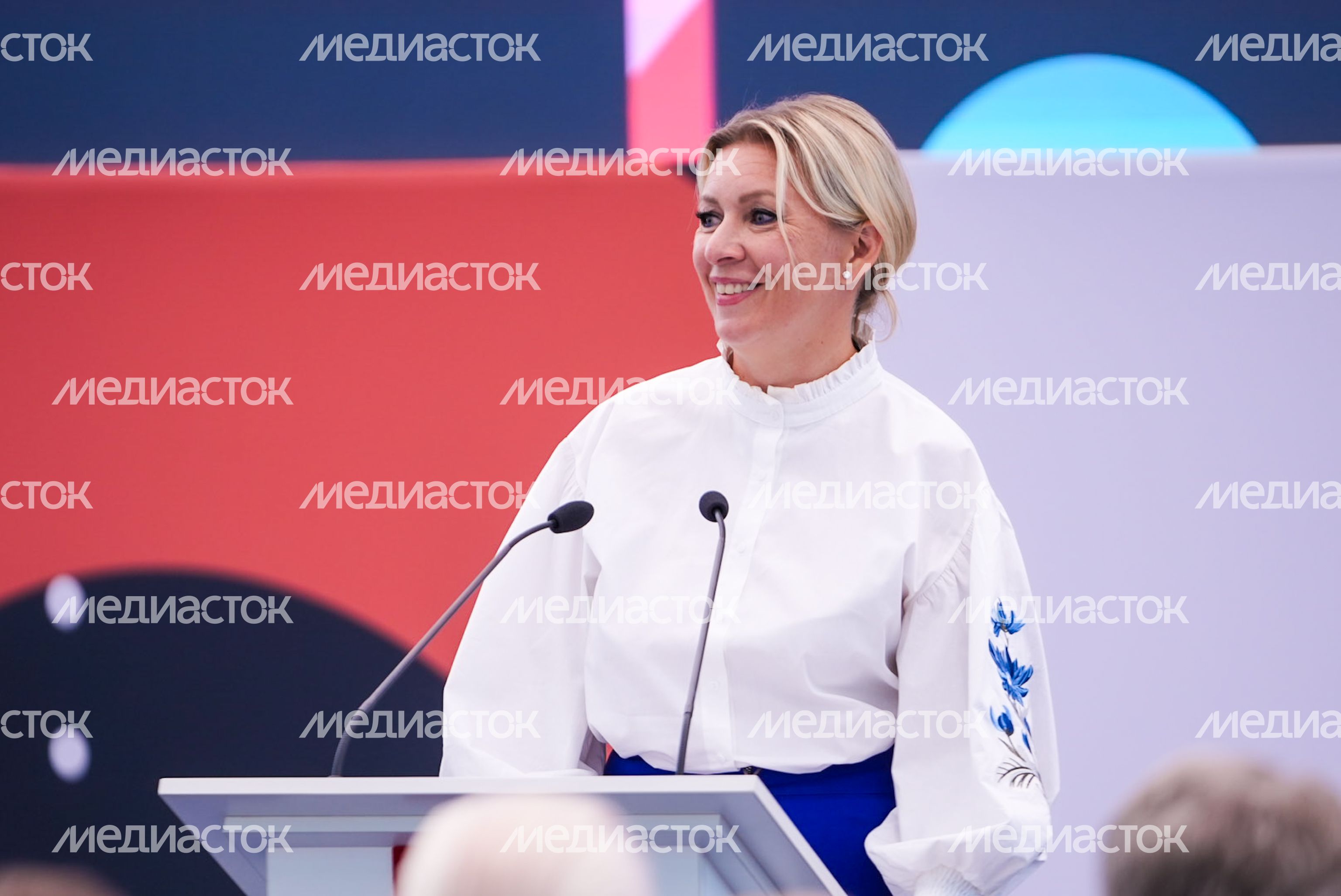 Мария Захарова приветствует участников Форума педагогов Подмосковья Мария Захарова приветствует участников Форума педагогов Подмосковья