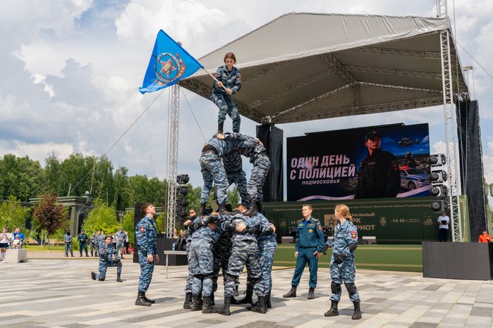 Показательные выступления специального полка полиции с демонстрацией боевых приемов борьбы