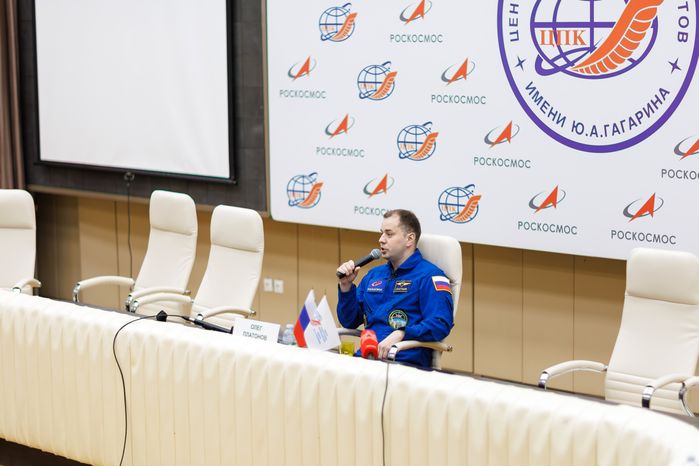 Космонавт Роскосмоса Олег Платонов на пресс-конференции в Звездном городке
