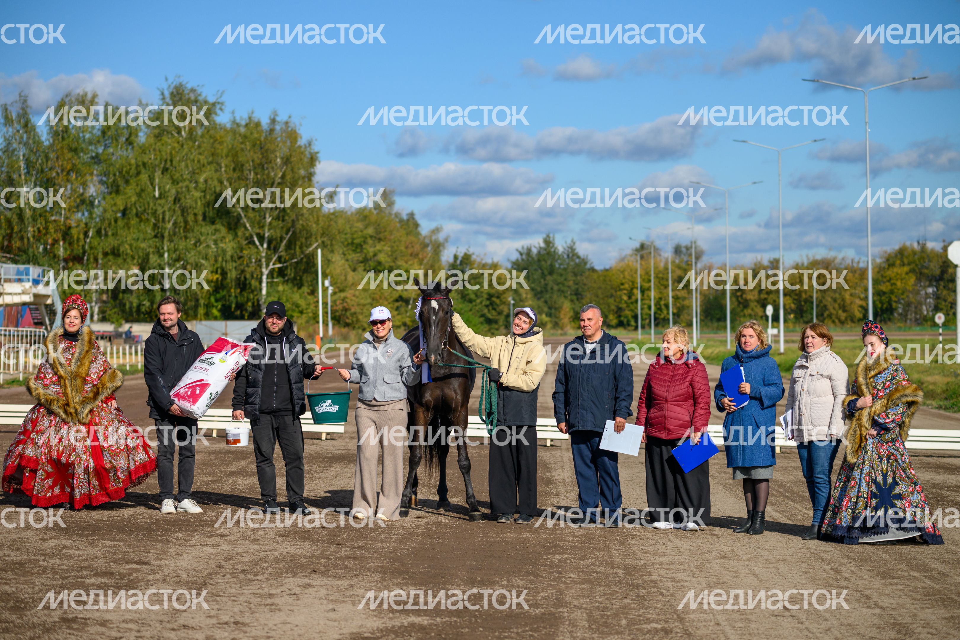 Награждение на Чемпионате России для лошадей орловской рысистой породы на Раменском ипподроме Награждение на Чемпионате России для лошадей орловской рысистой породы на Раменском ипподроме