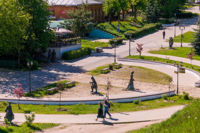 Ансамбль скульптур «Горожане» в Дмитрове