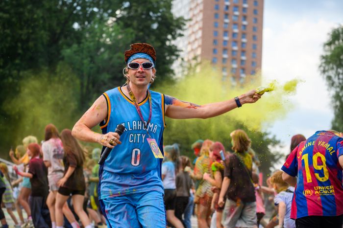 Фестиваль красок Holi Dance в Наташинском парке в Люберцах