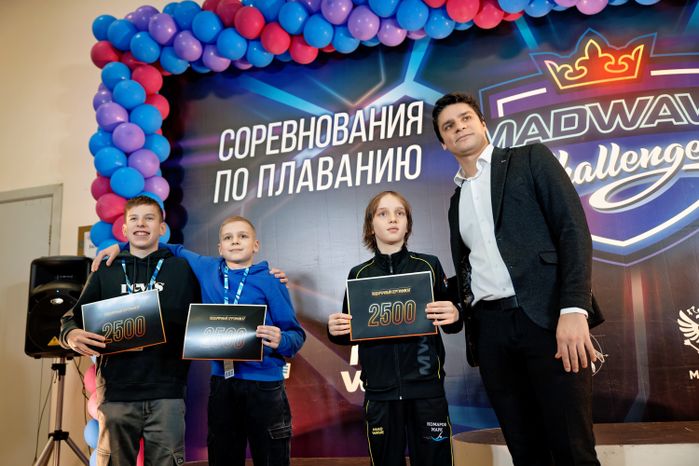 Награждение победителей Всероссийских соревнований по плаванию Mad Wave Challenge 2025 в Рузе