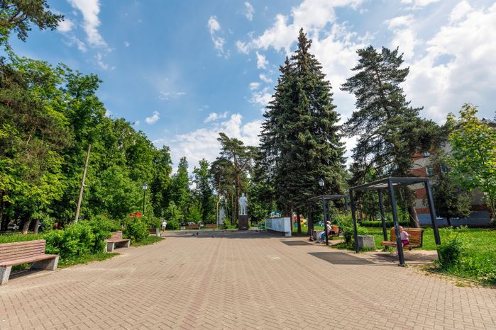Памятник В.И. Ленину на площади Ленина в поселке Монино округа Щелково