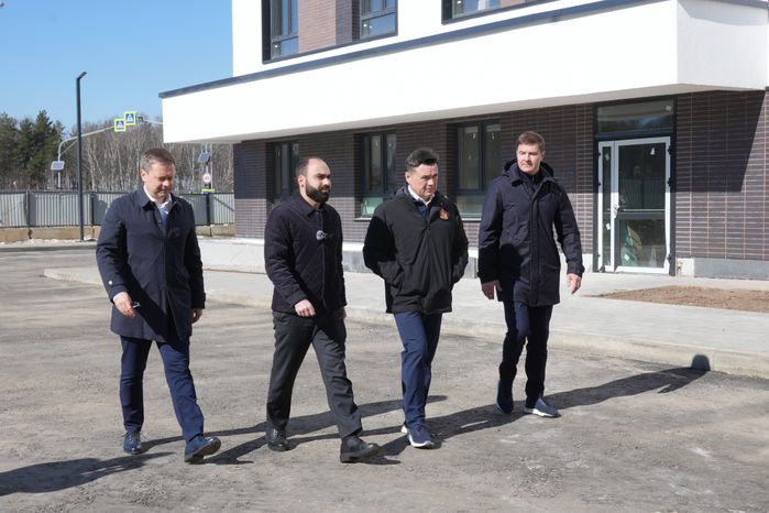 Андрей Воробьев проверил ход работ по постройке новой поликлиники в ЖК "Томилино парк"