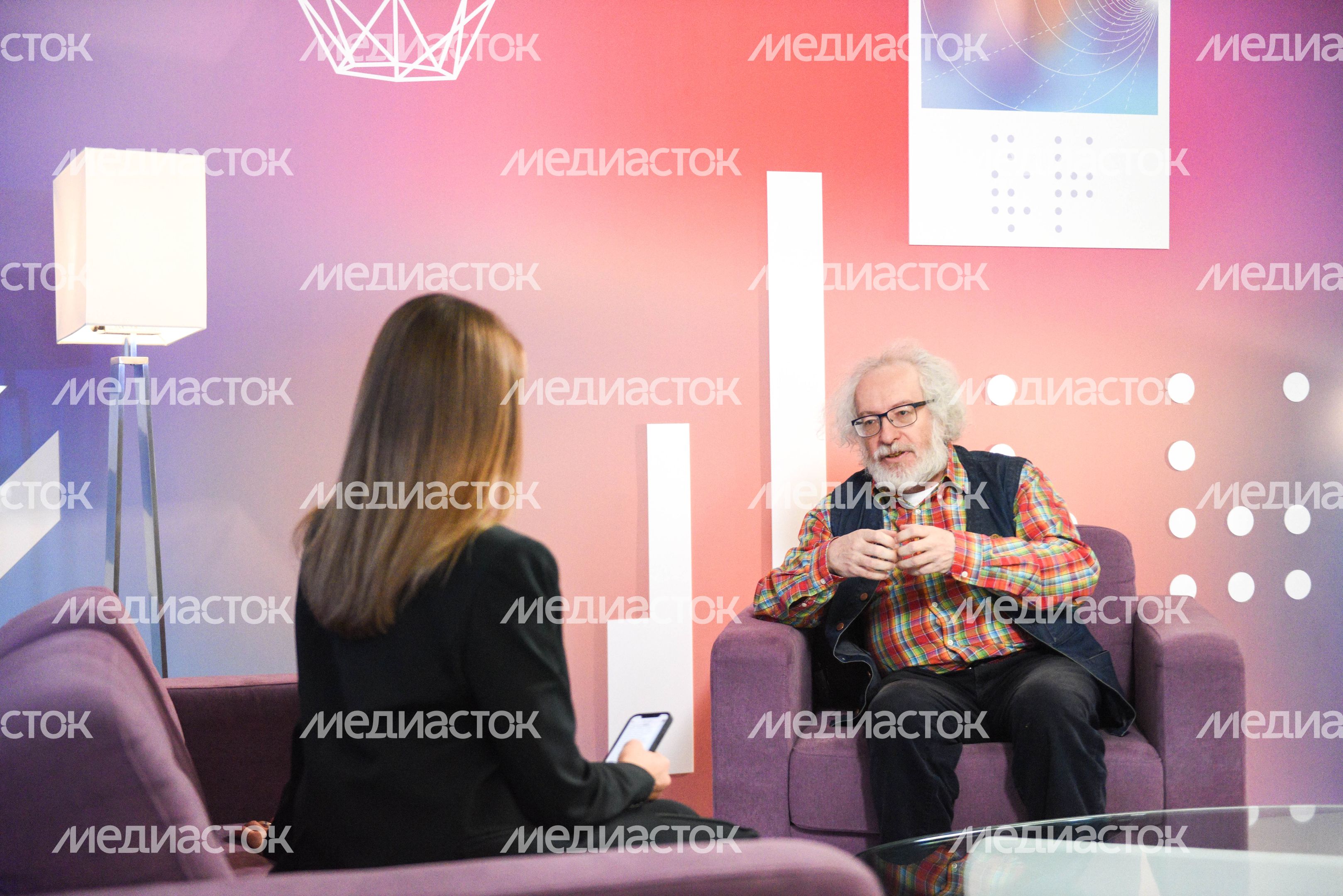 Интервью с журналистами перед церемонией вручения премии «Медиана».