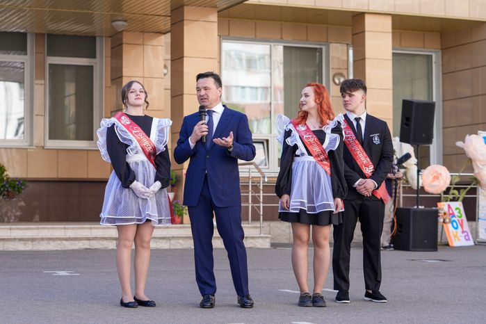 Губернатор поздравил выпускников реутовской СОШ №10 с последним звонком