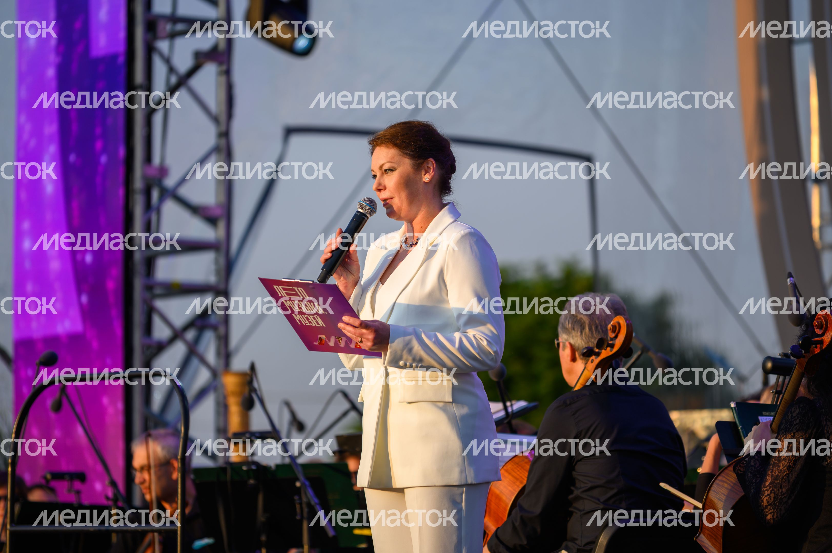 Ведущая фестиваля классической музыки «Лето. Музыка. Музей» в Истре Ирина Тушинцева Ведущая фестиваля классической музыки «Лето. Музыка. Музей» в Истре Ирина Тушинцева