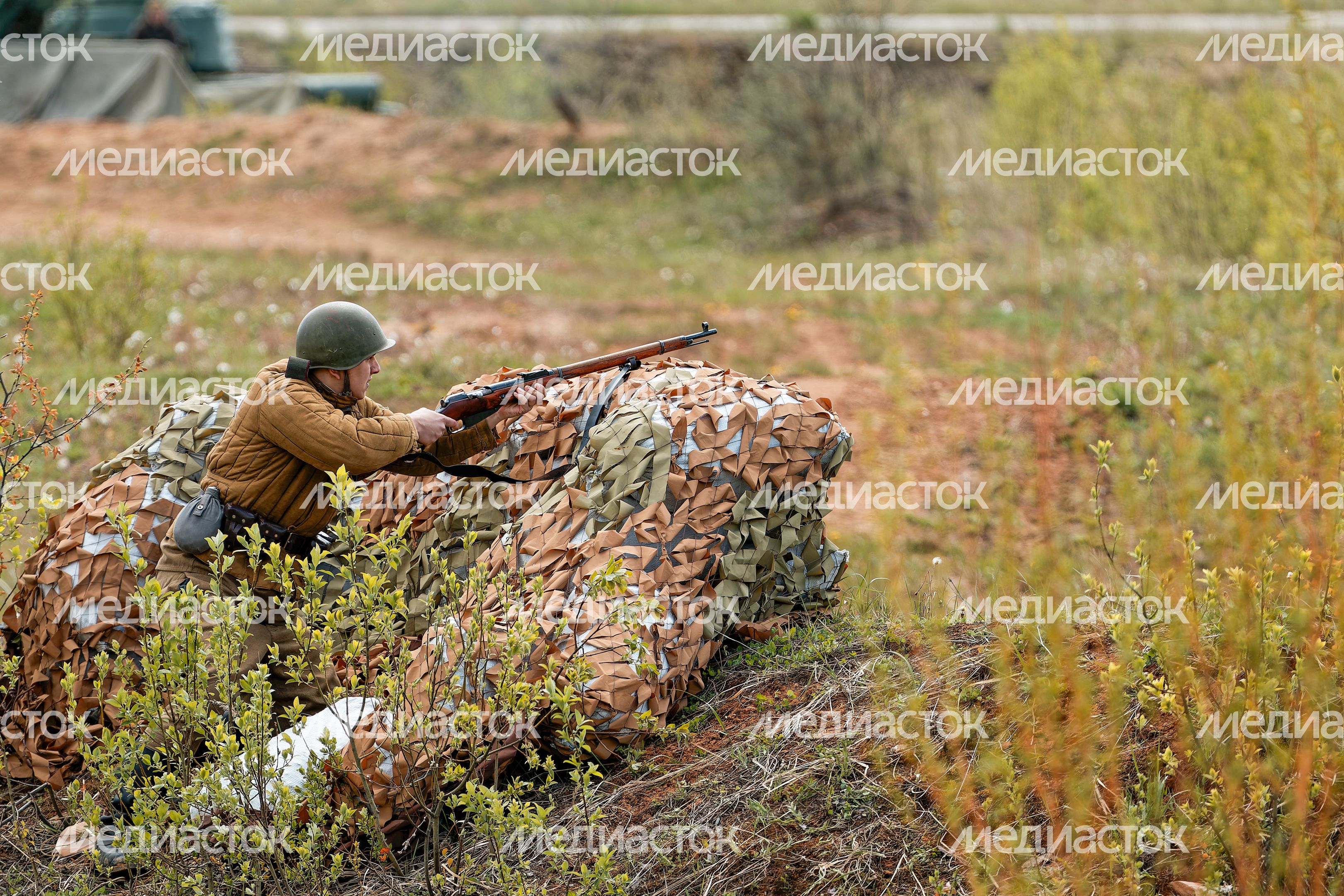 Военно-историческая реконструкция боя Великой Отечественной войны с техникой и авиацией в парке «Патриот» Одинцовского округа Военно-историческая реконструкция боя Великой Отечественной войны с техникой и авиацией в парке «Патриот» Одинцовского округа