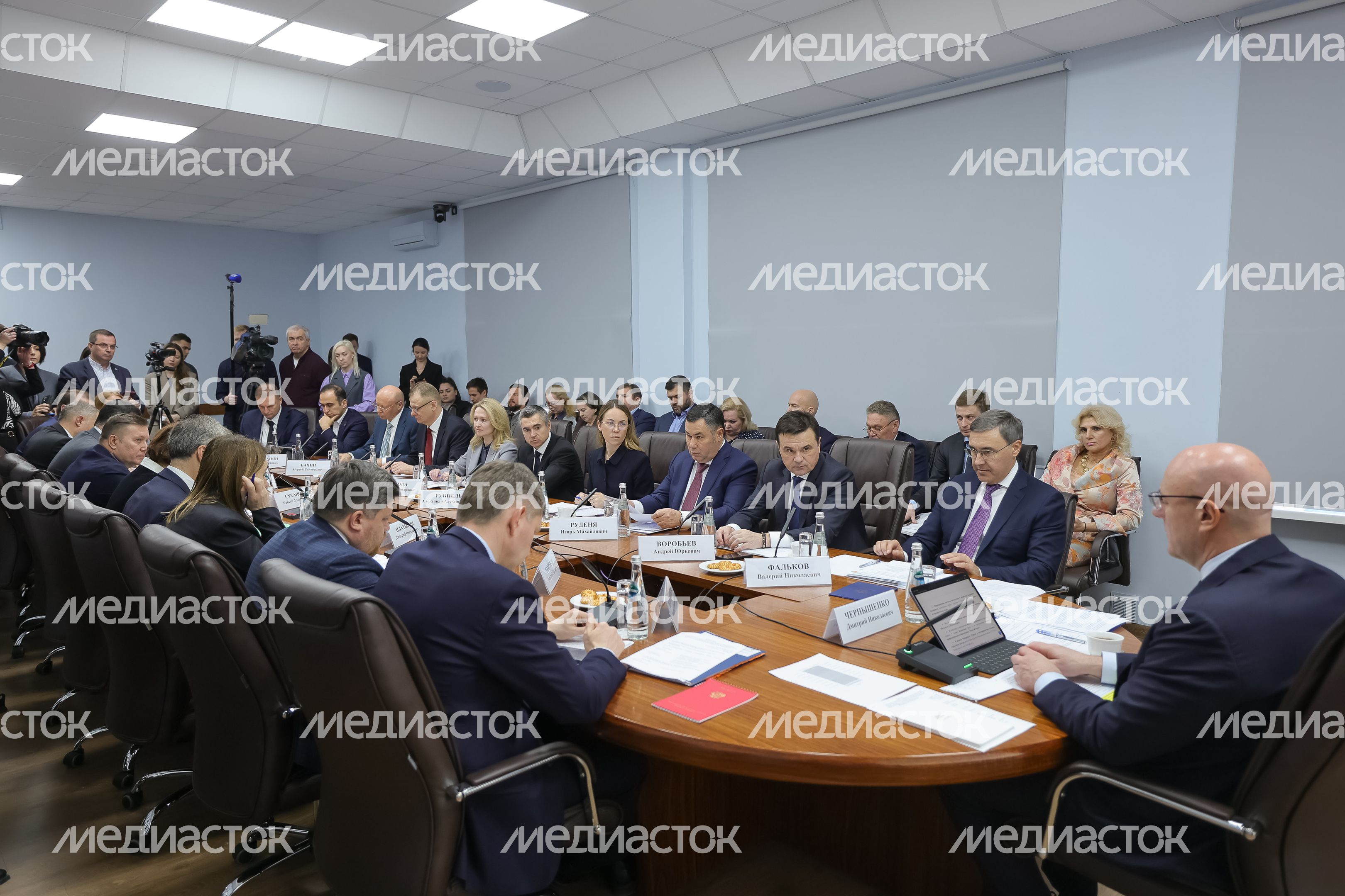 Андрей Воробьев принял участие в совещании по подготовке кадров в сфере туризма и гостеприимства Андрей Воробьев принял участие в совещании по подготовке кадров в сфере туризма и гостеприимства