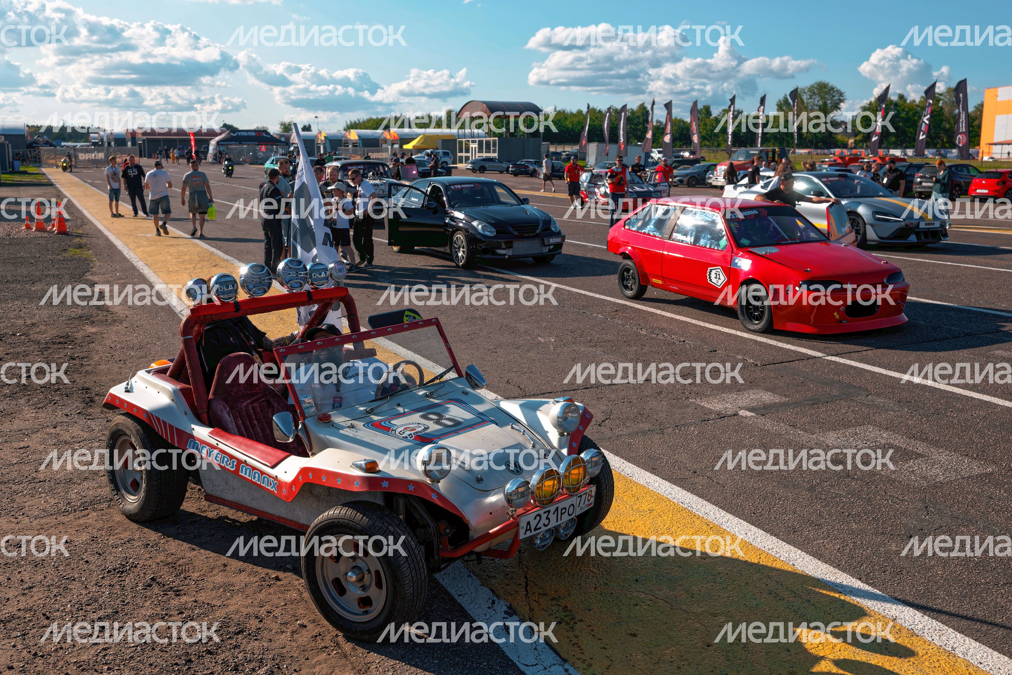 Чемпионат и Кубок России по дрэг-рейсингу RDRC 2026. Заезд автомобилей на автодроме RDRC Racepark в Раменском округе Чемпионат и Кубок России по дрэг-рейсингу RDRC 2026. Заезд автомобилей на автодроме RDRC Racepark в Раменском округе