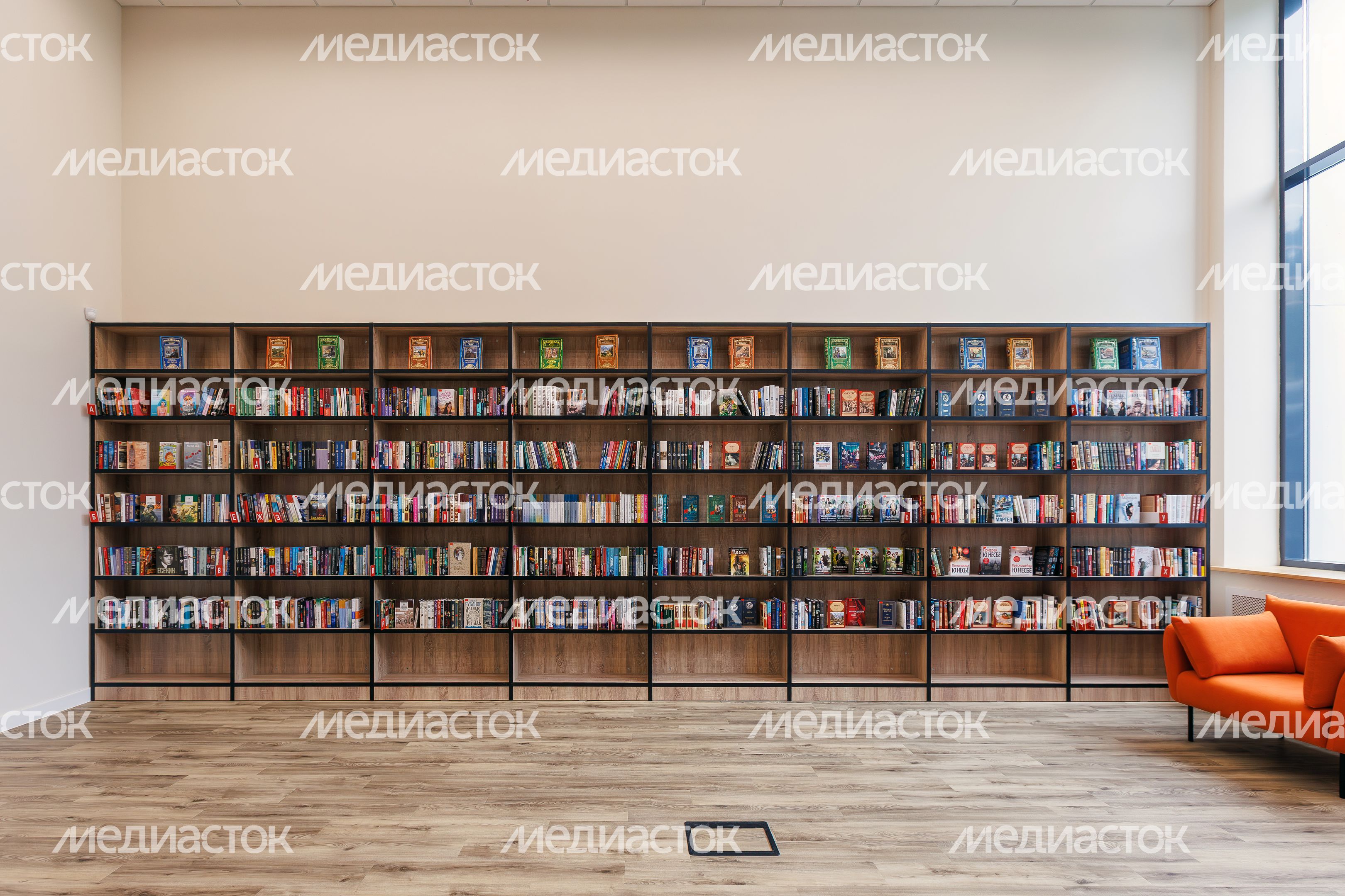 Библиотека в культурно-досуговом центре «Заря» в Балашихе после капитального ремонта Библиотека в культурно-досуговом центре «Заря» в Балашихе после капитального ремонта