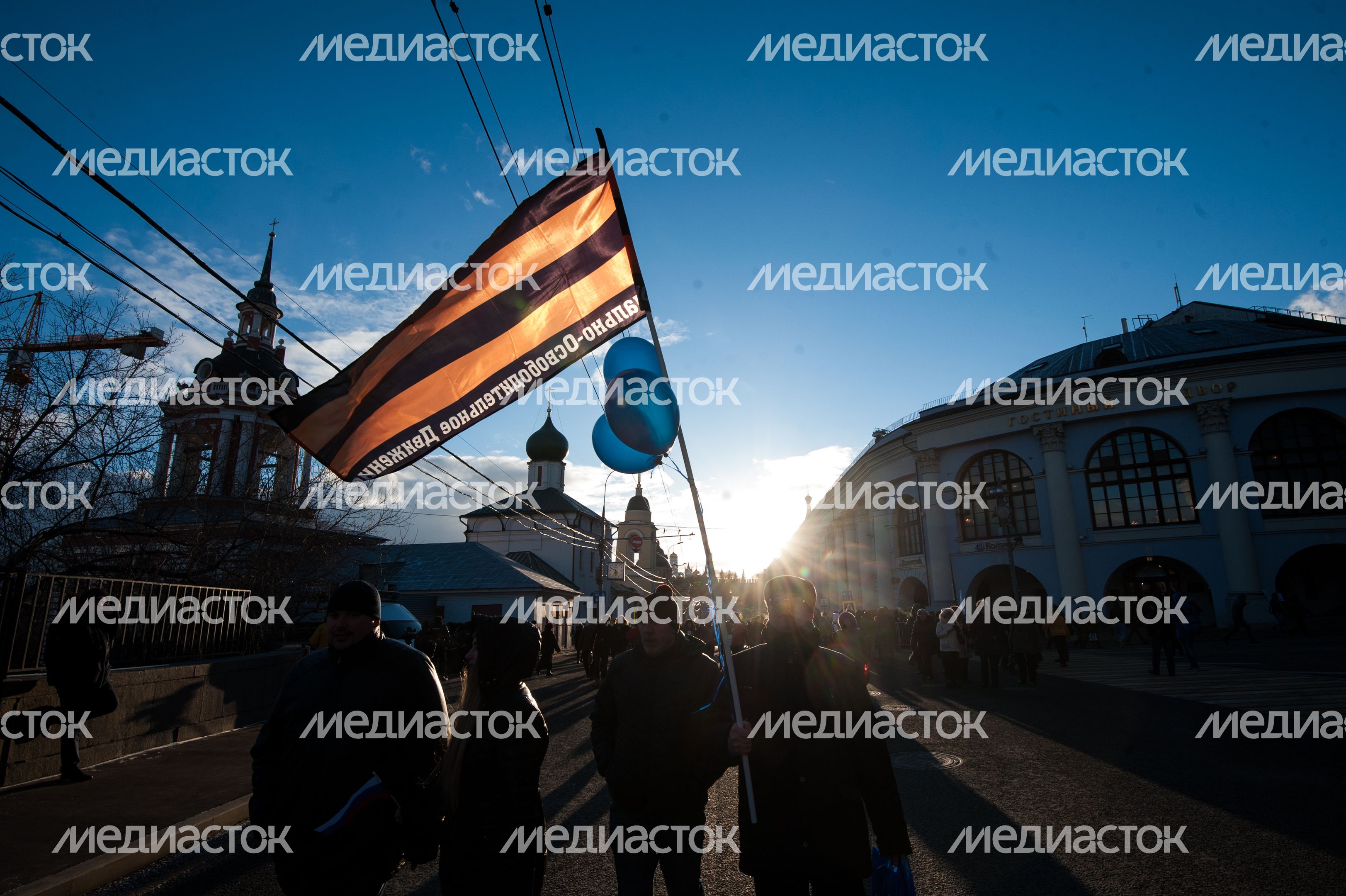 Митинг-концерт «Мы вместе» на Васильевском спуске Митинг-концерт «Мы вместе» на Васильевском спуске
