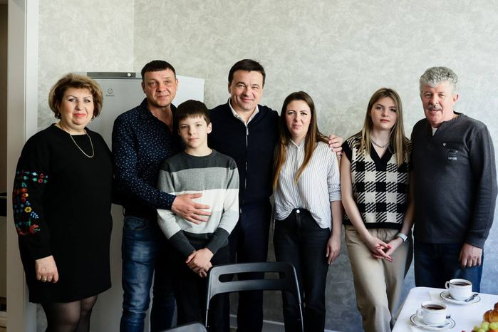 Поздравление Губернатором Подмосковья семьи Чмелевых  с новосельем