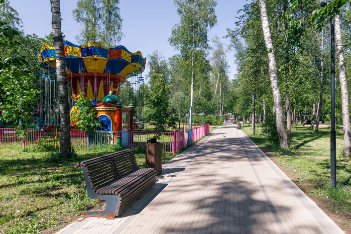 Аттракционы в Центральном парке культуры и отдыха «Пушкинский» в Пушкино летом