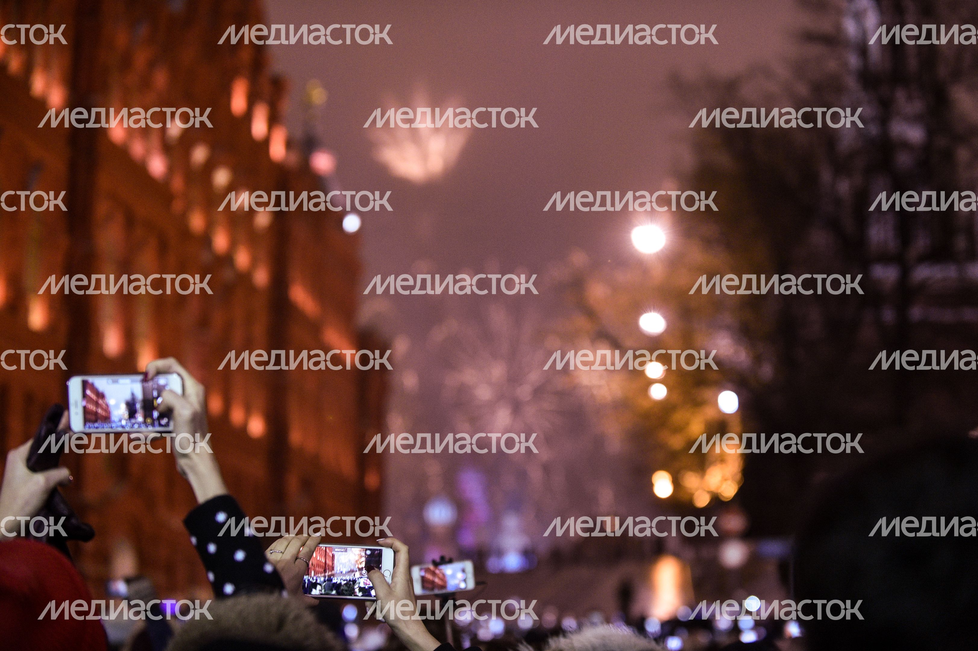 Как москвичи встречали 2017 год на Красной площади