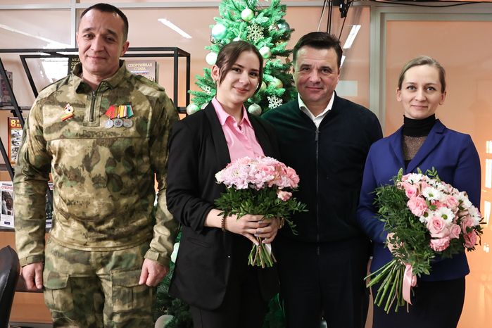 Встреча Андрея Воробьева с жителями Люберец Еленой Громковой и участником СВО Константином