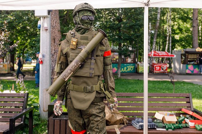 Выставка оружия на патриотическом фестивале «Гордость поколений» в Ногинске Богородского округа