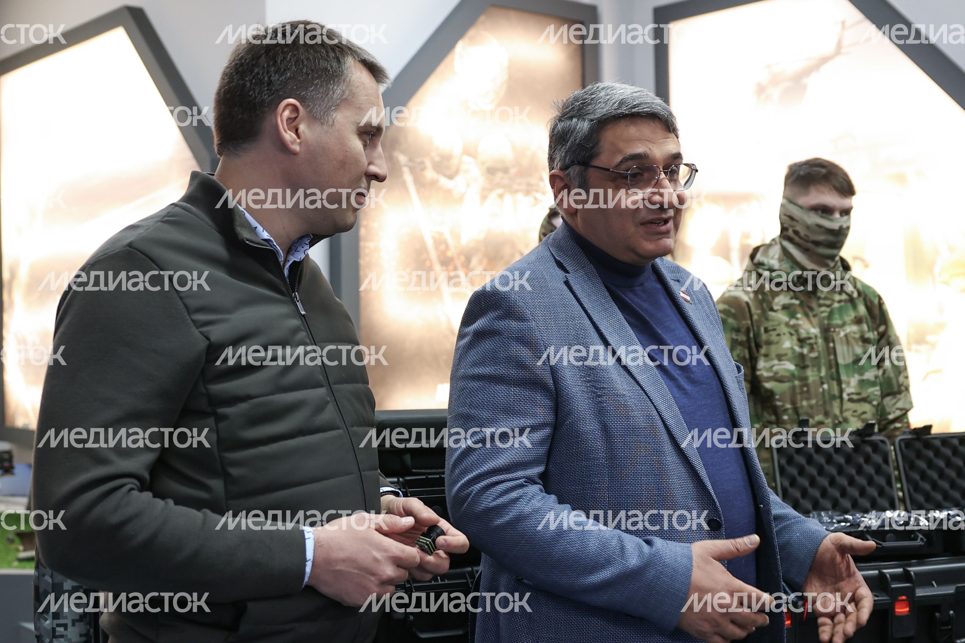 Команда губернатора Московской области передала бригаде спецназа ВДВ тепловизоры и дроны Команда губернатора Московской области передала бригаде спецназа ВДВ тепловизоры и дроны