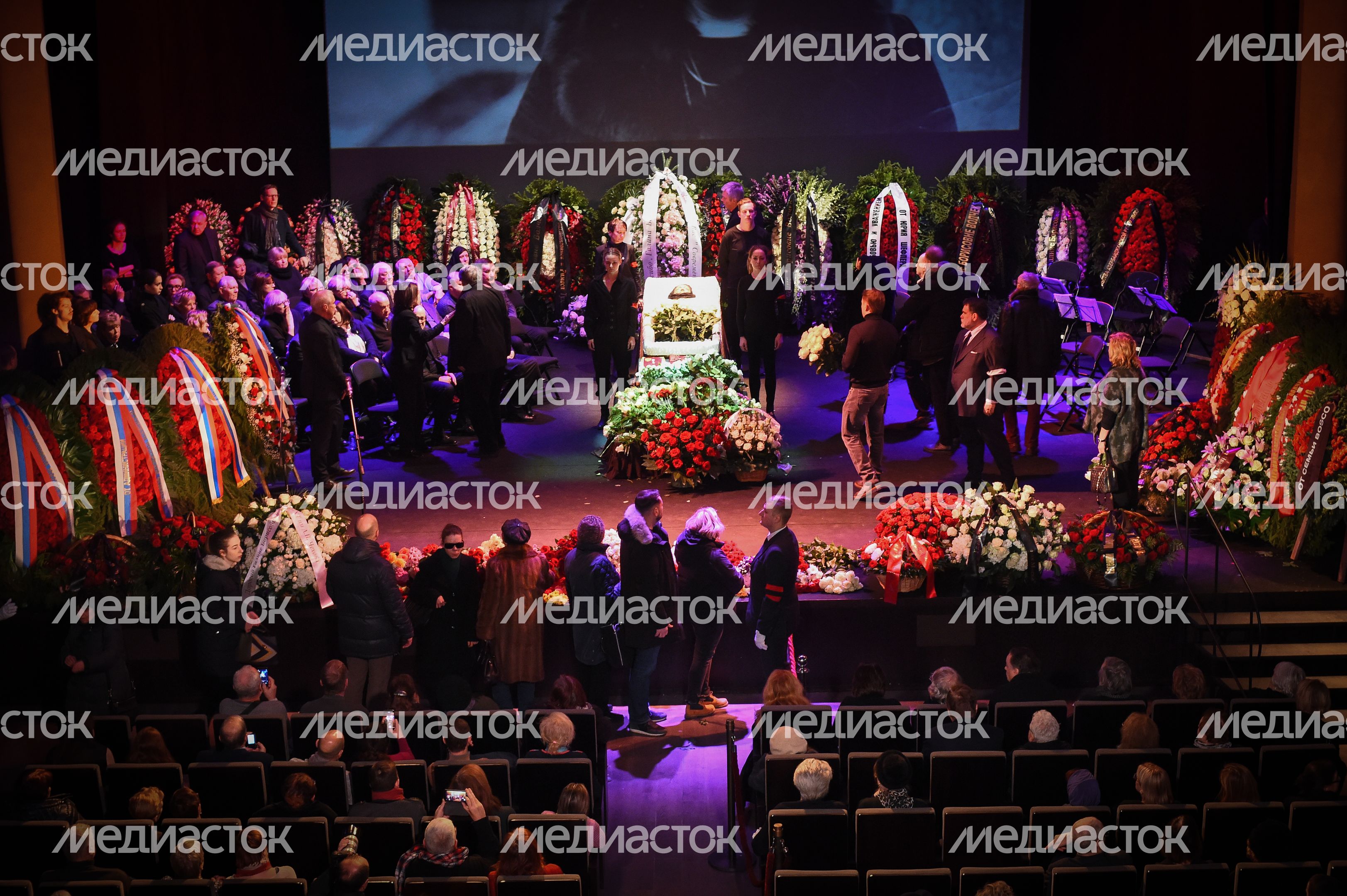 Церемония прощания с Галиной Волчек