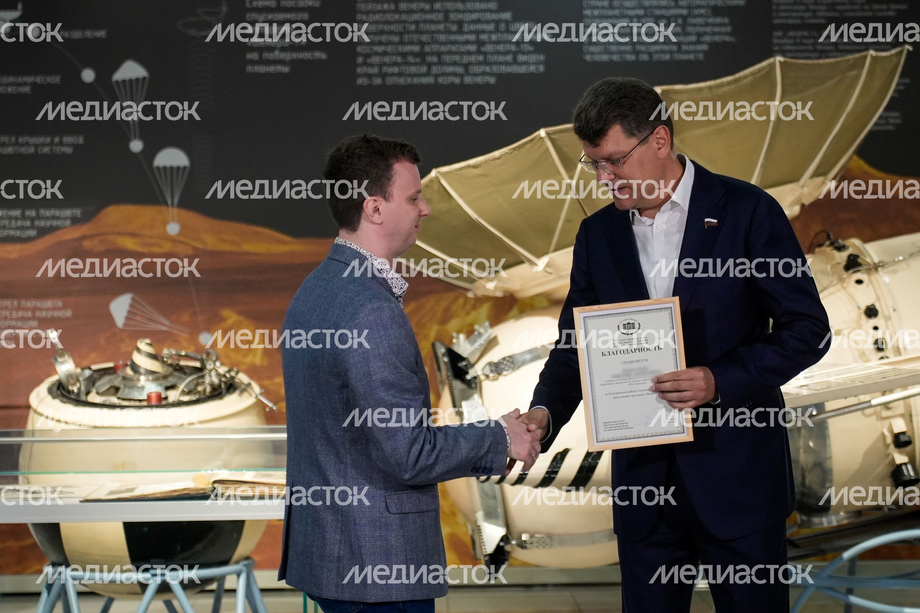Денис Кравченко вручил награды лучшим сотрудникам НПО им. С.А. Лавочкина