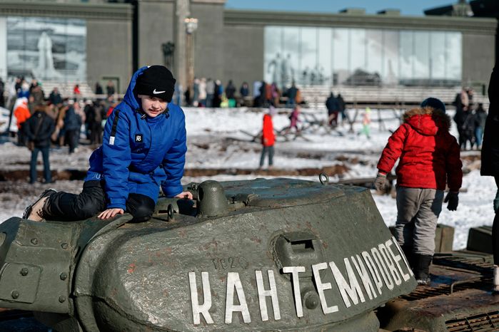 Военно-историческая реконструкция битвы за Сталинград у храма ВС РФ в Кубинке