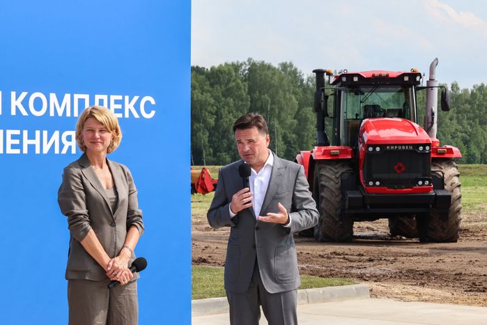 Закладка камня в основание животноводческого комплекса под Сергиевым Посадом