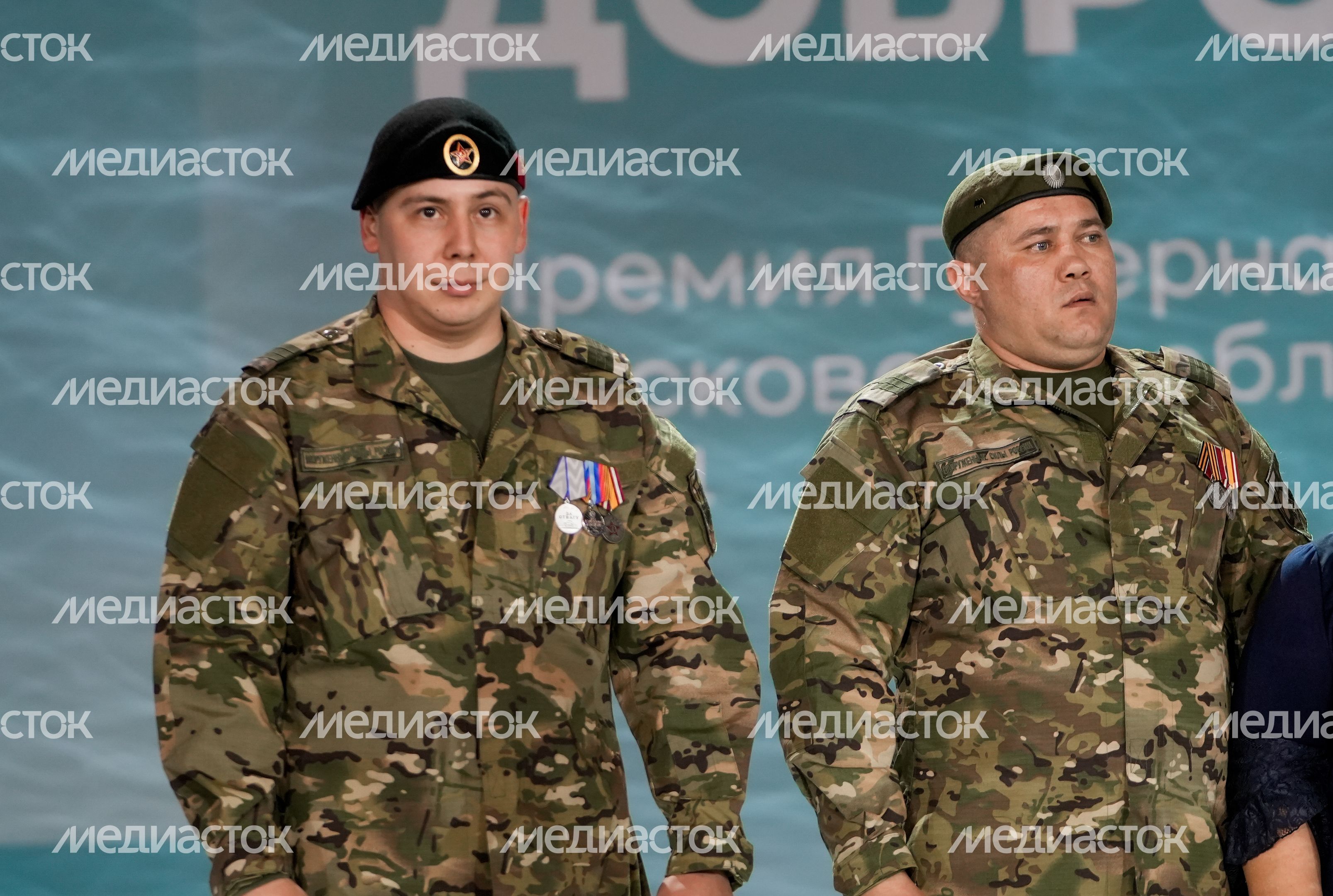 Матери бойцов СВО встретились с сыновьями на церемонии вручения премии "Мы рядом. Доброе дело" Матери бойцов СВО встретились с сыновьями на церемонии вручения премии "Мы рядом. Доброе дело"