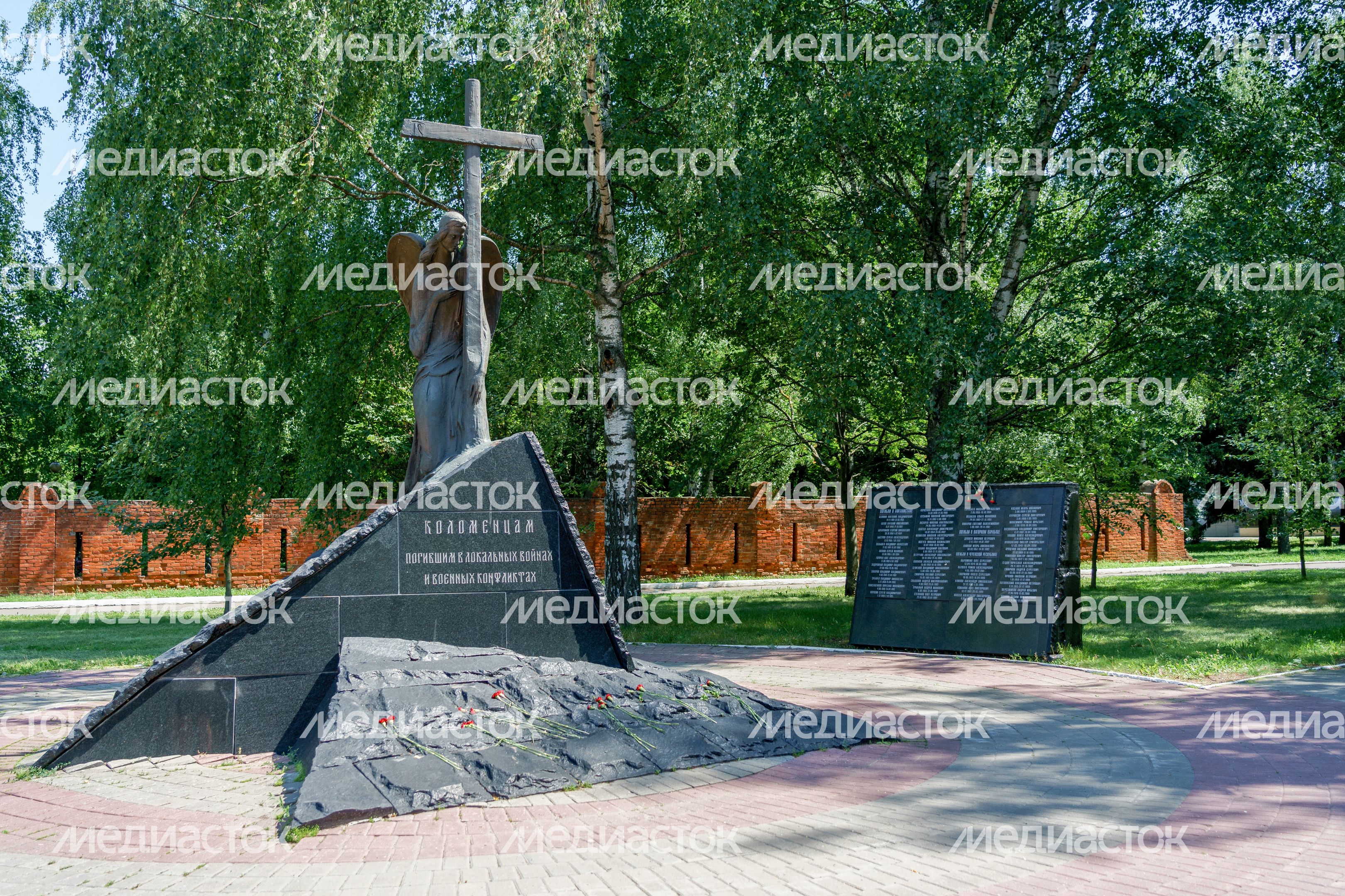 Мемориальный парк в Коломне летом Мемориальный парк в Коломне летом
