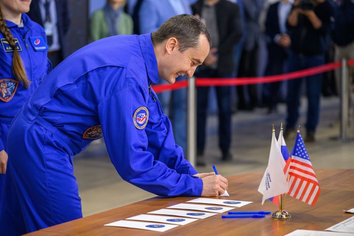 Член основного экипажа космонавтов МКС-75 Петр Дубров на комплексной тренировке в Звездном городке