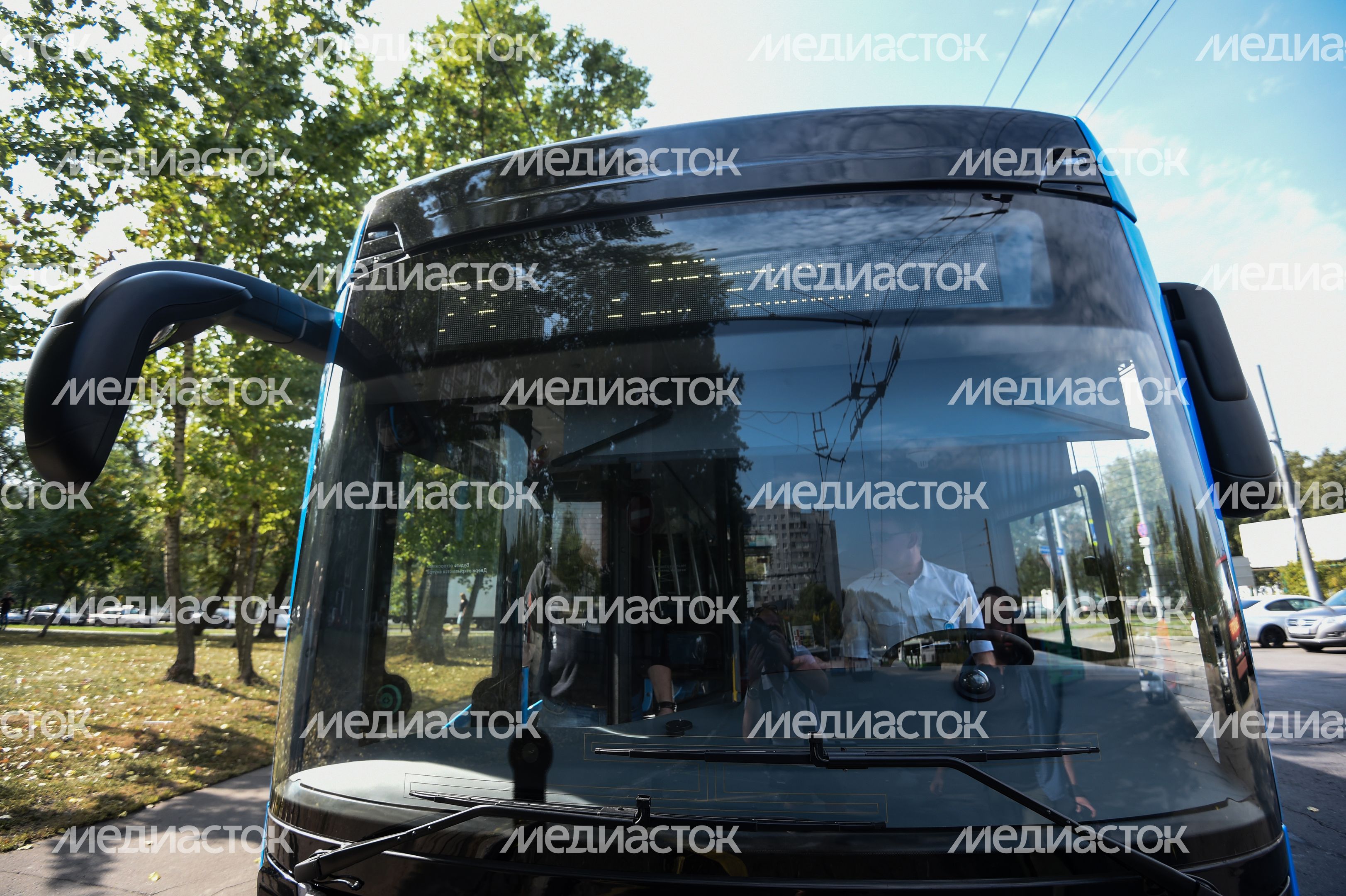 Первый электробус вышел на маршрут в Москве