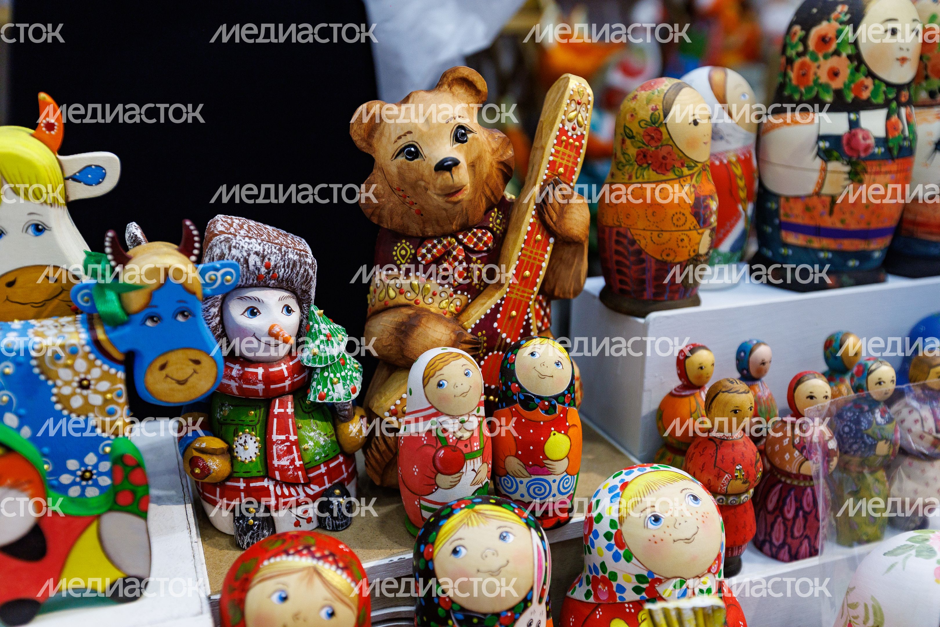 Сувенир народных промыслов Подмосковья - матрешка - на выставке-ярмарке «Ладья» Сувенир народных промыслов Подмосковья - матрешка - на выставке-ярмарке «Ладья»