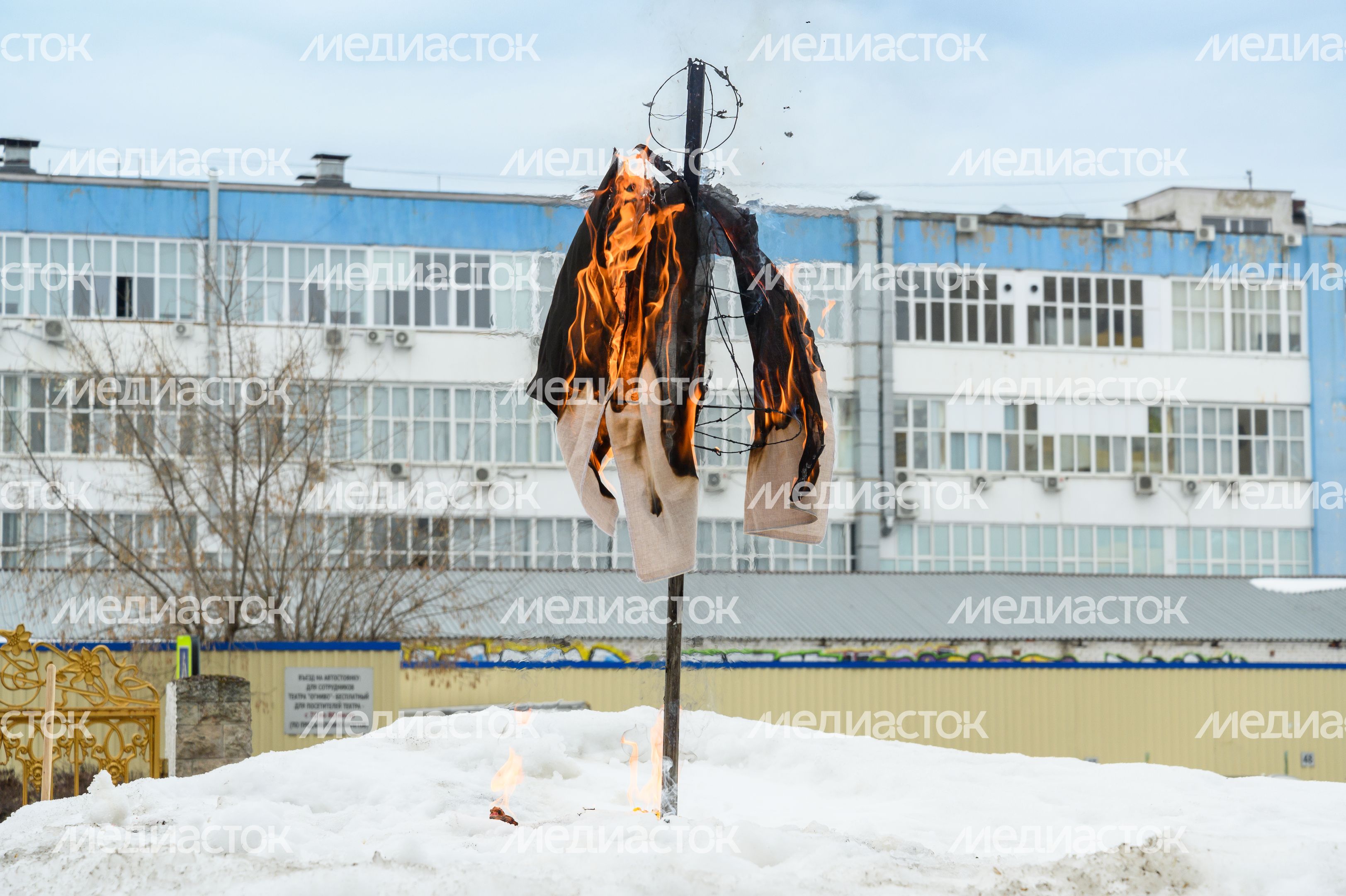 Мытищи. Театр кукол "Огниво". Проводы широкой Масленицы и спектакль "Старая сказка"