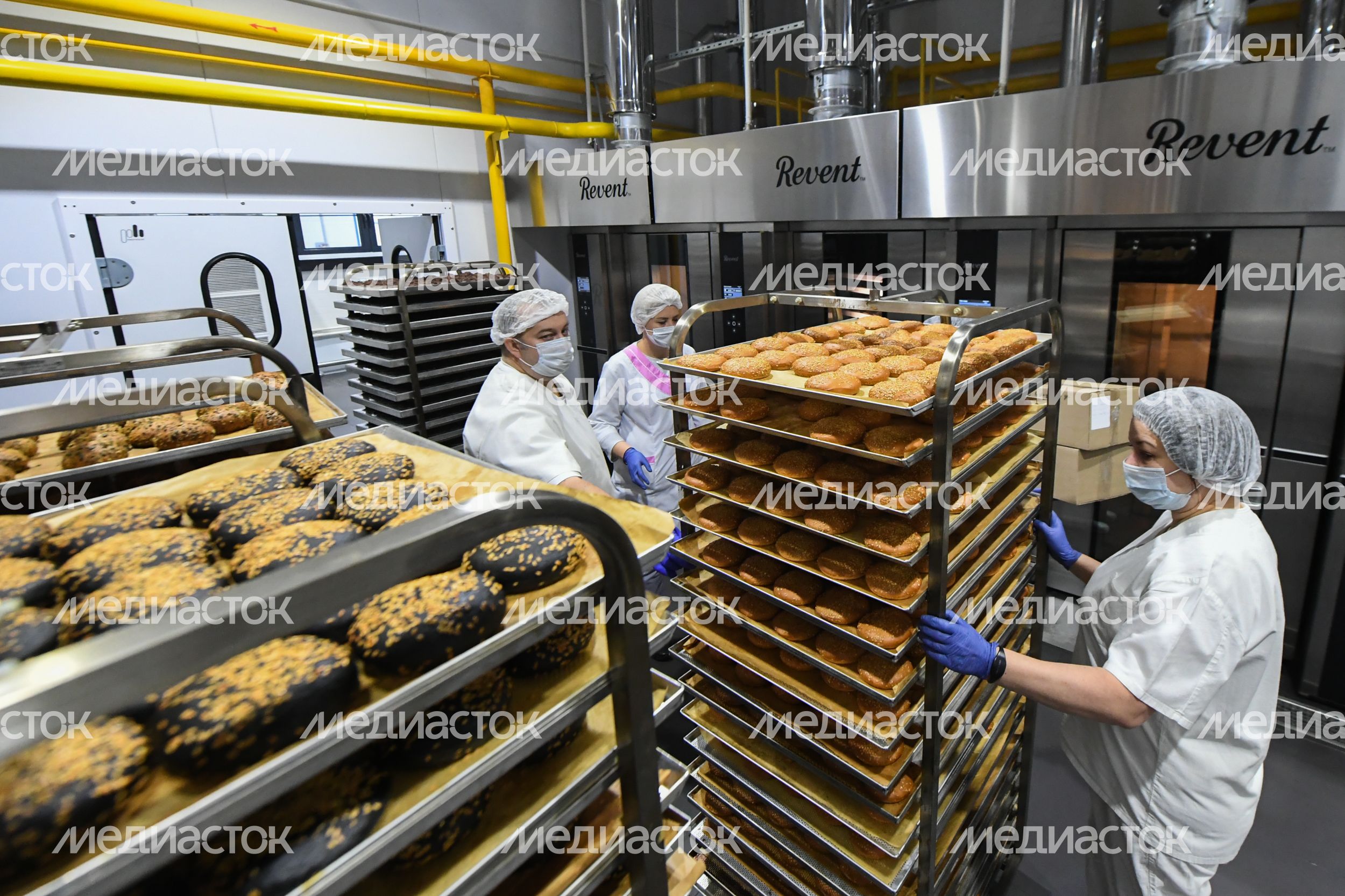 Проверка губернатором Подмосковья работы фабрики по производству кондитерских, кулинарных и хлебобулочных изделий FOODCODE