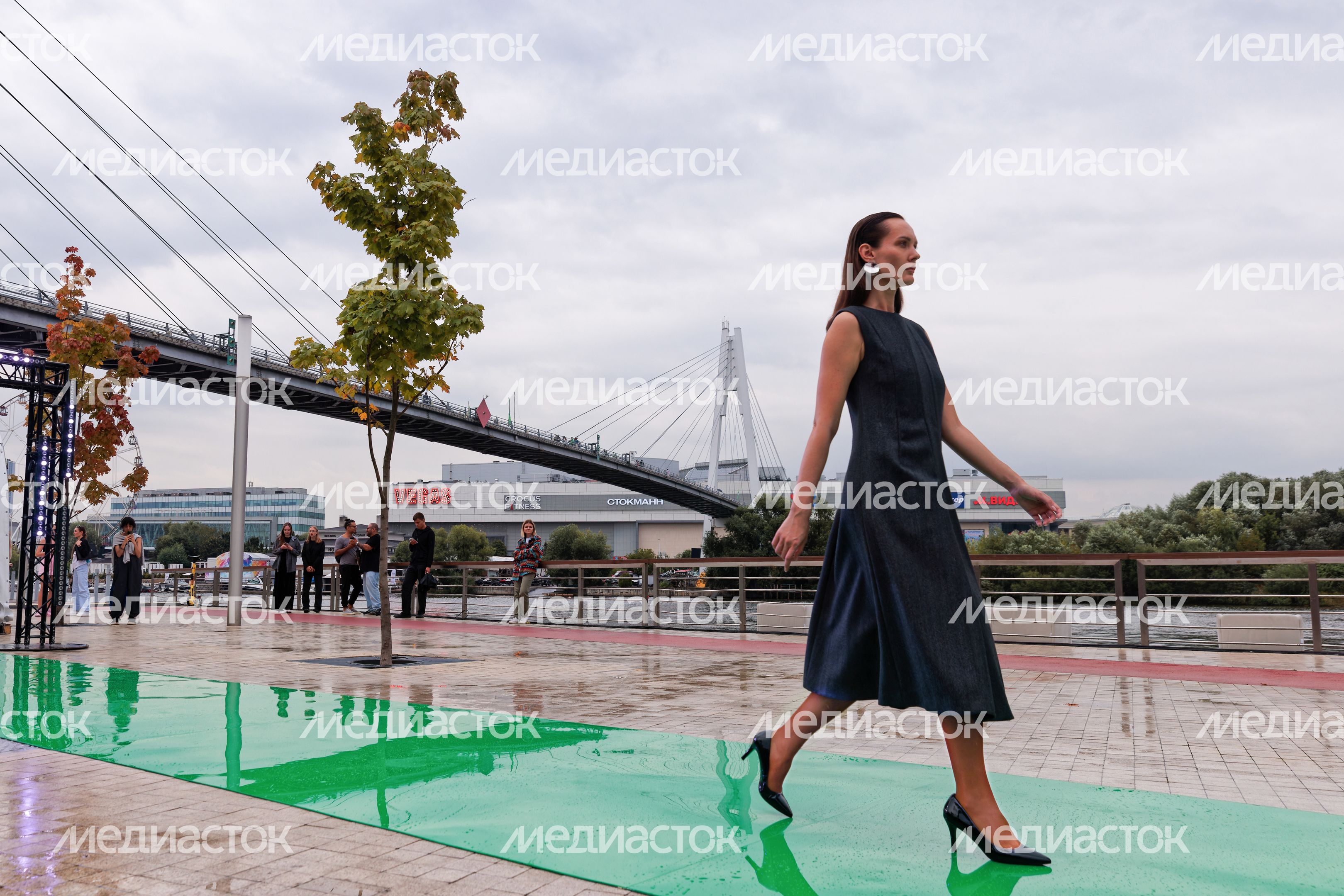 Модный показ от подмосковных дизайнеров на Московском областном форуме «100% креатив» в Красногорске Модный показ от подмосковных дизайнеров на Московском областном форуме «100% креатив» в Красногорске