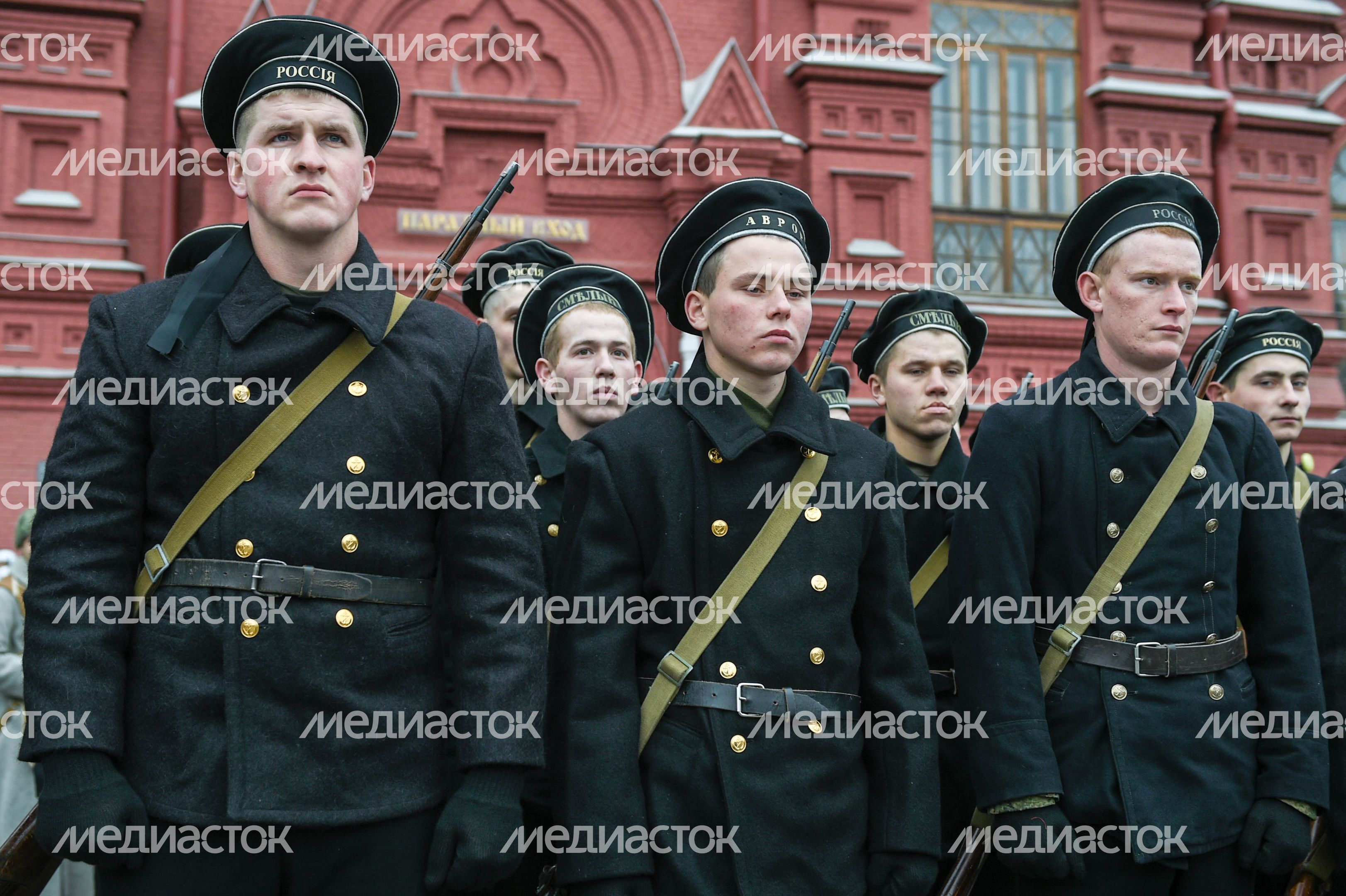 Торжественный марш в честь парада 1941 года на Красной площади в Москве