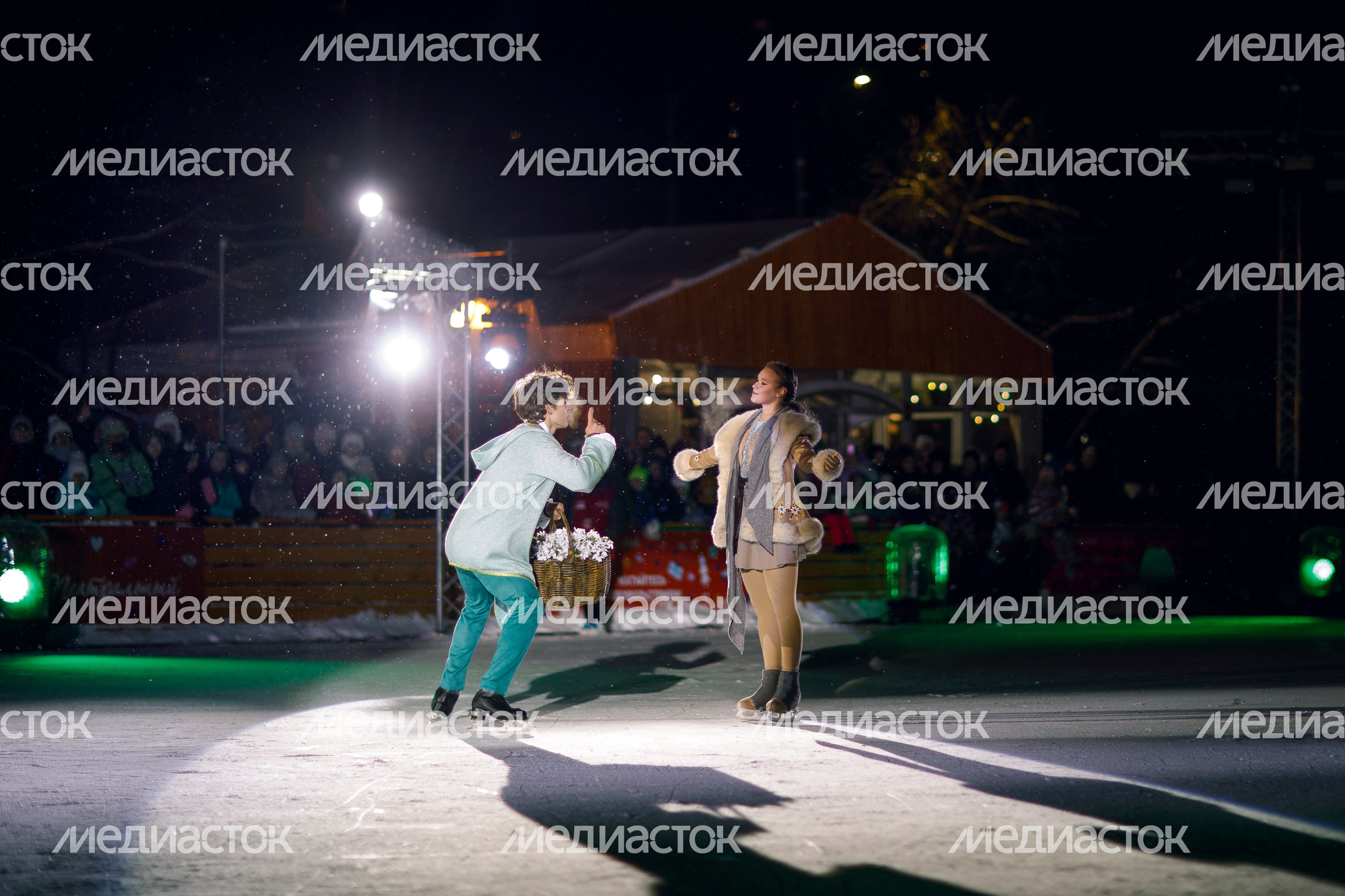 Ледовый спектакль «Двенадцать месяцев» на Театральном катке в Химках Ледовый спектакль «Двенадцать месяцев» на Театральном катке в Химках