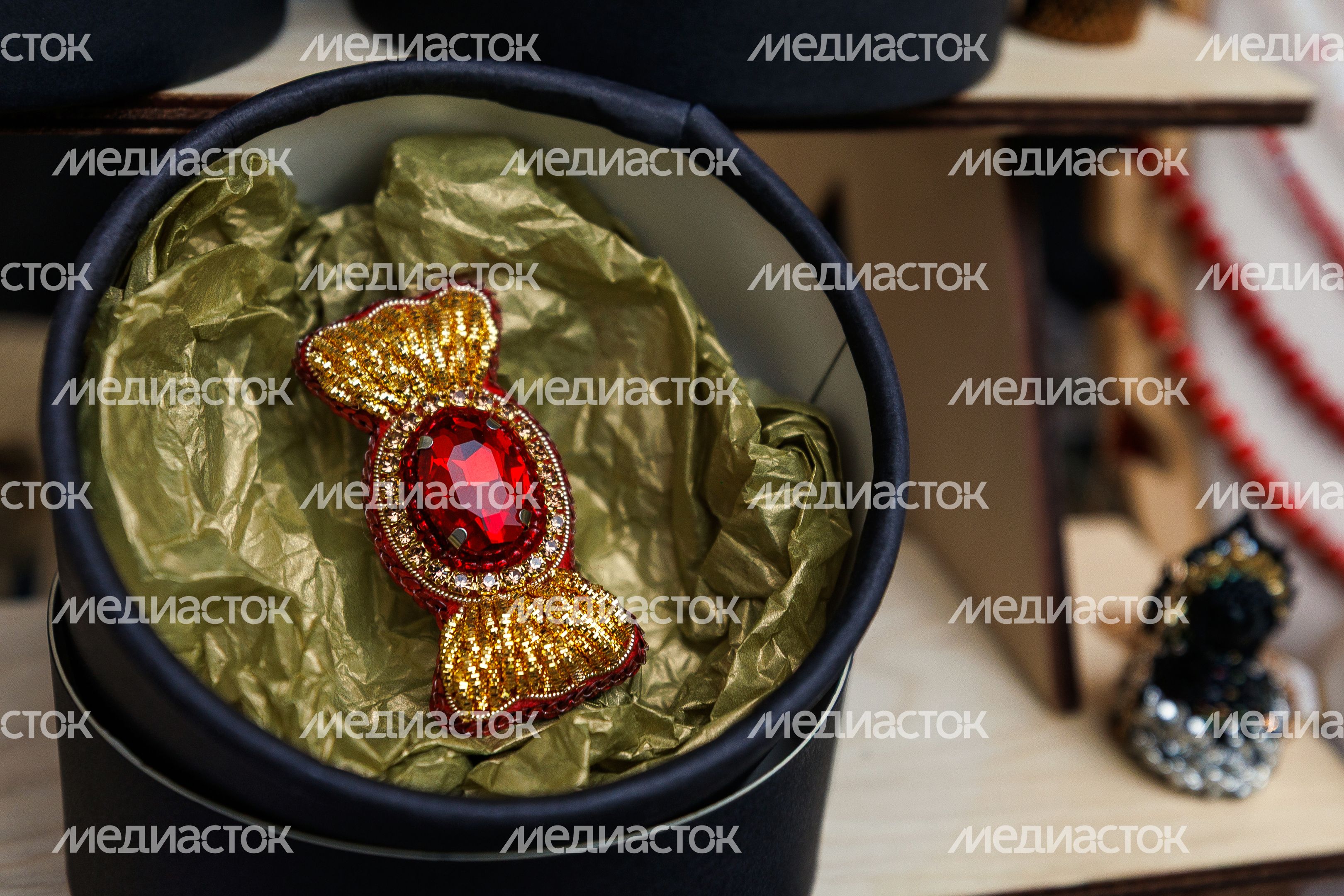 Авторские украшения местных мастеров на ярмарке подмосковных брендов «100% Подмосковье. Встречаем осень» в Красногорске Авторские украшения местных мастеров на ярмарке подмосковных брендов «100% Подмосковье. Встречаем осень» в Красногорске