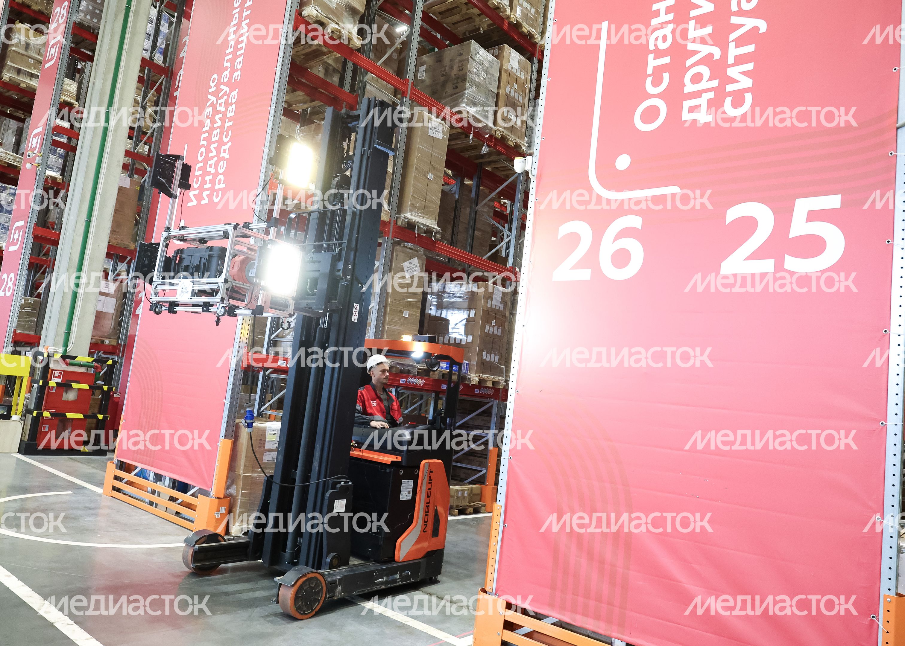 В Подольске открылся первый роботизированный распредцентр "Магнита" В Подольске открылся первый роботизированный распредцентр "Магнита"