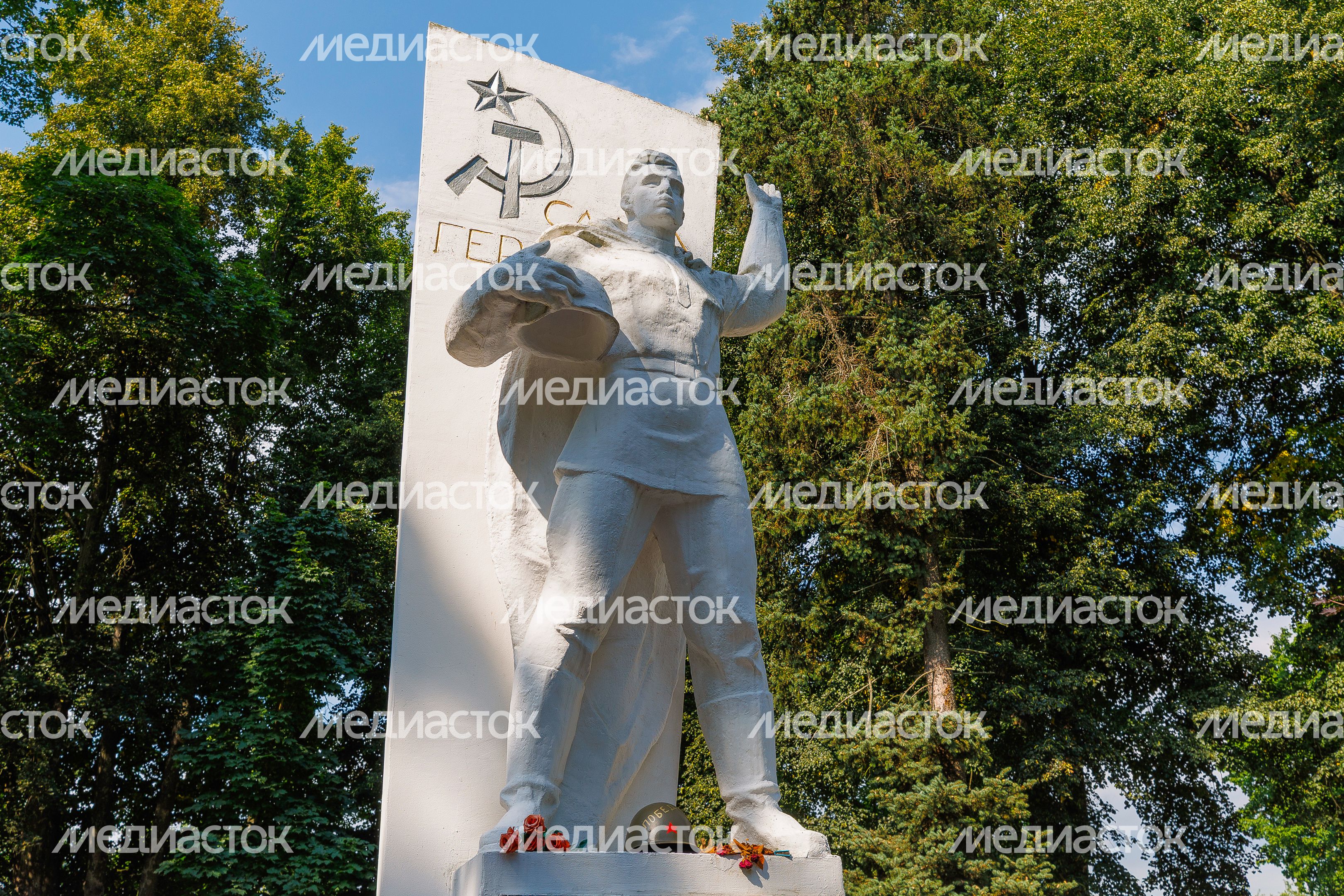 Памятник воинам, павшим в годы Великой Отечественной войны, от жителей города Электроугли в сквере Победы Памятник воинам, павшим в годы Великой Отечественной войны, от жителей города Электроугли в сквере Победы
