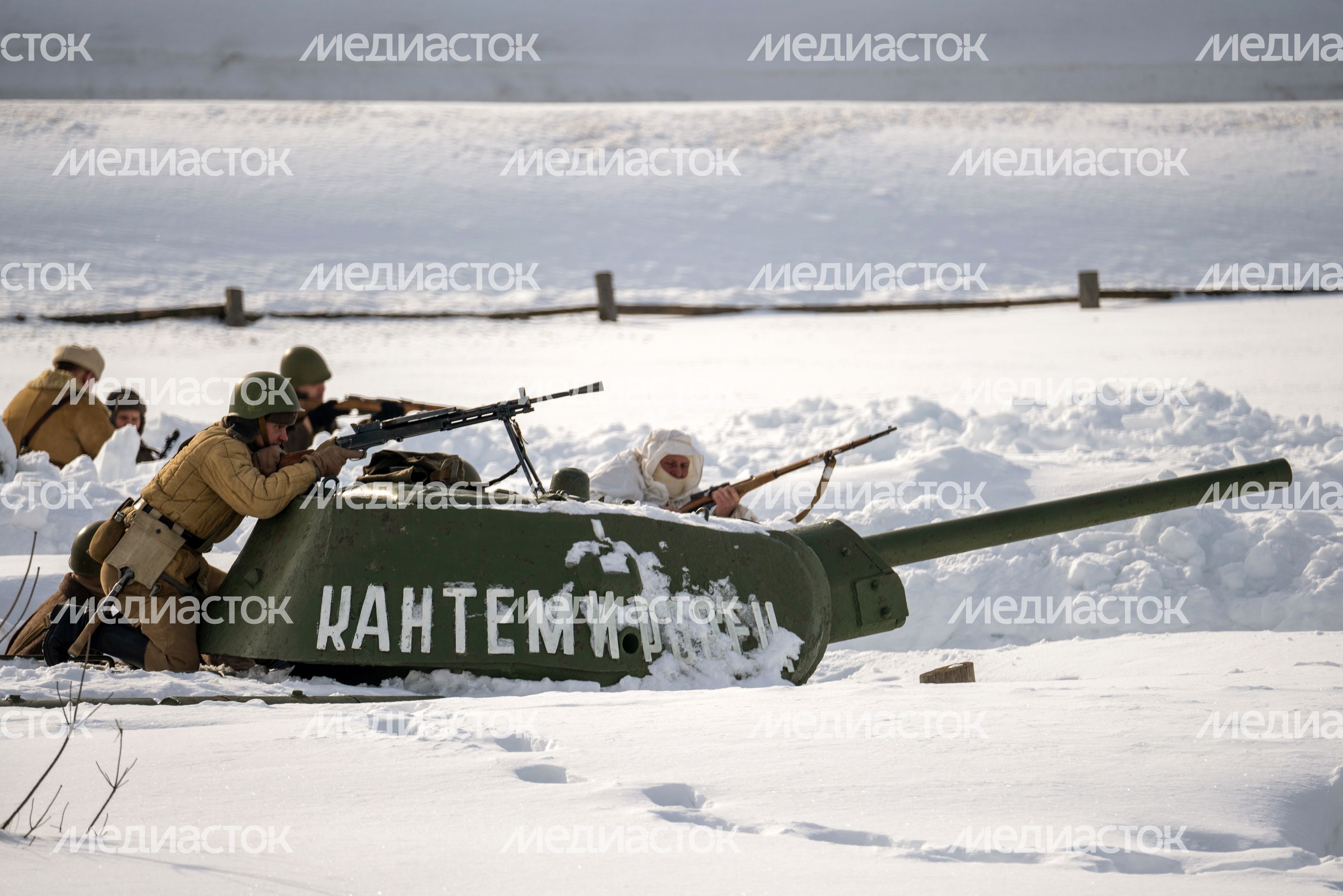Военно-историческая реконструкция «На безымянной высоте» в парке «Патриот» Одинцовского округа Военно-историческая реконструкция «На безымянной высоте» в парке «Патриот» Одинцовского округа