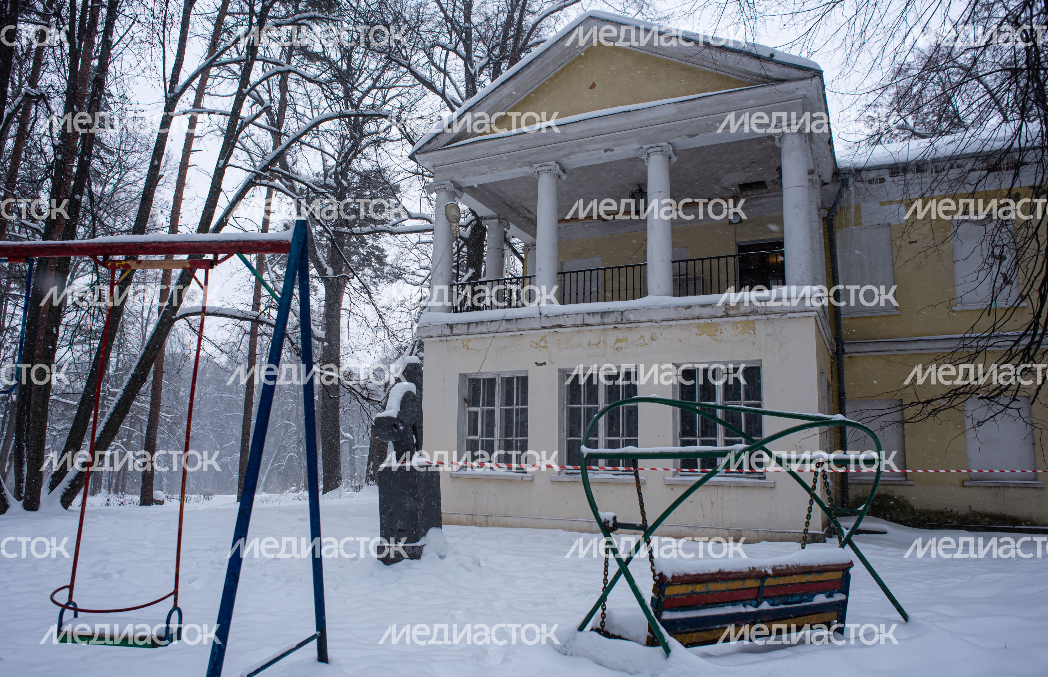 Зимние виды усадьбы Суханово