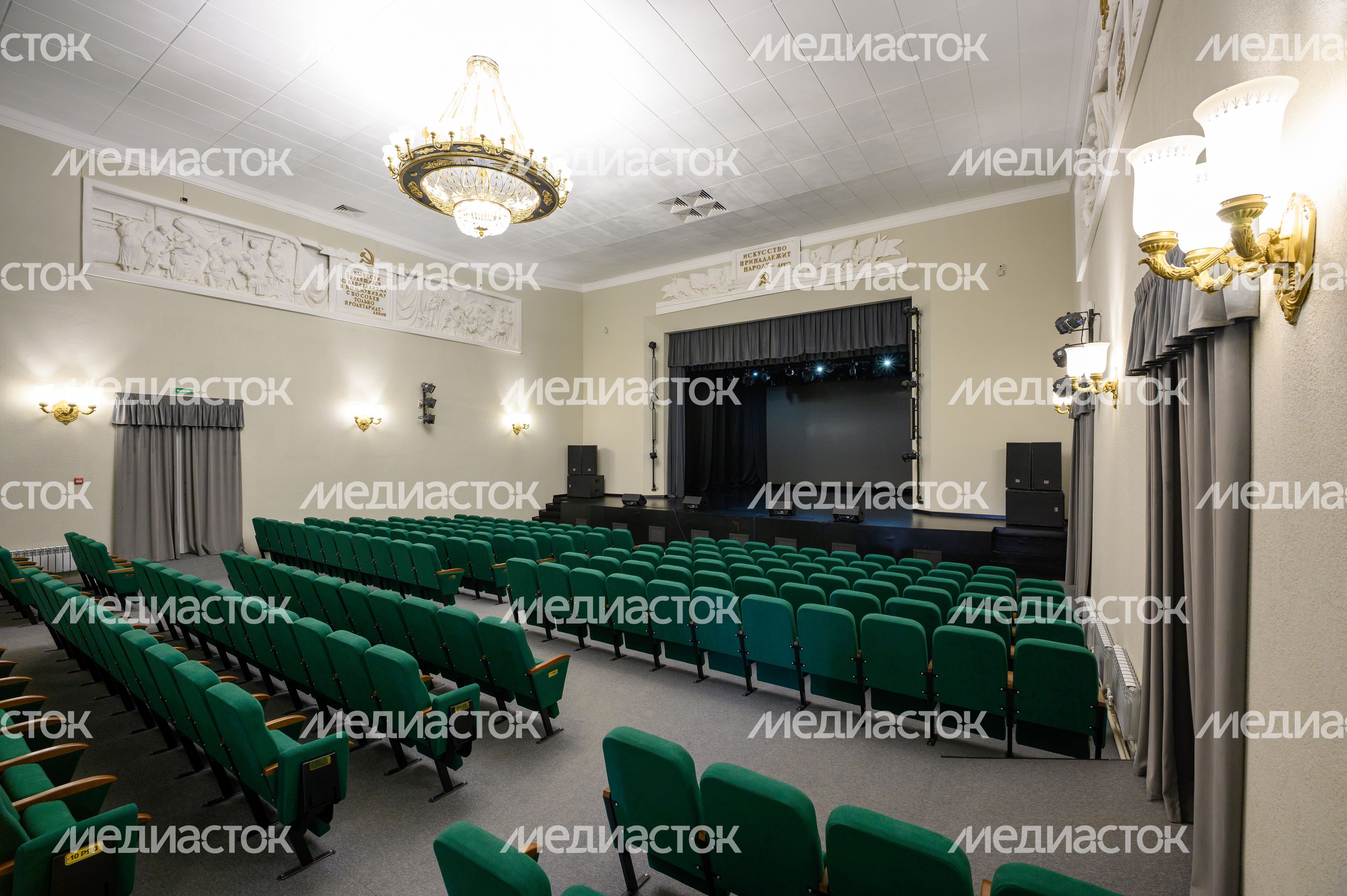 Большой концертный зал в Центре культуры «Подмосковье» микрорайона Пироговский округа Мытищи после ремонта Большой концертный зал в Центре культуры «Подмосковье» микрорайона Пироговский округа Мытищи после ремонта